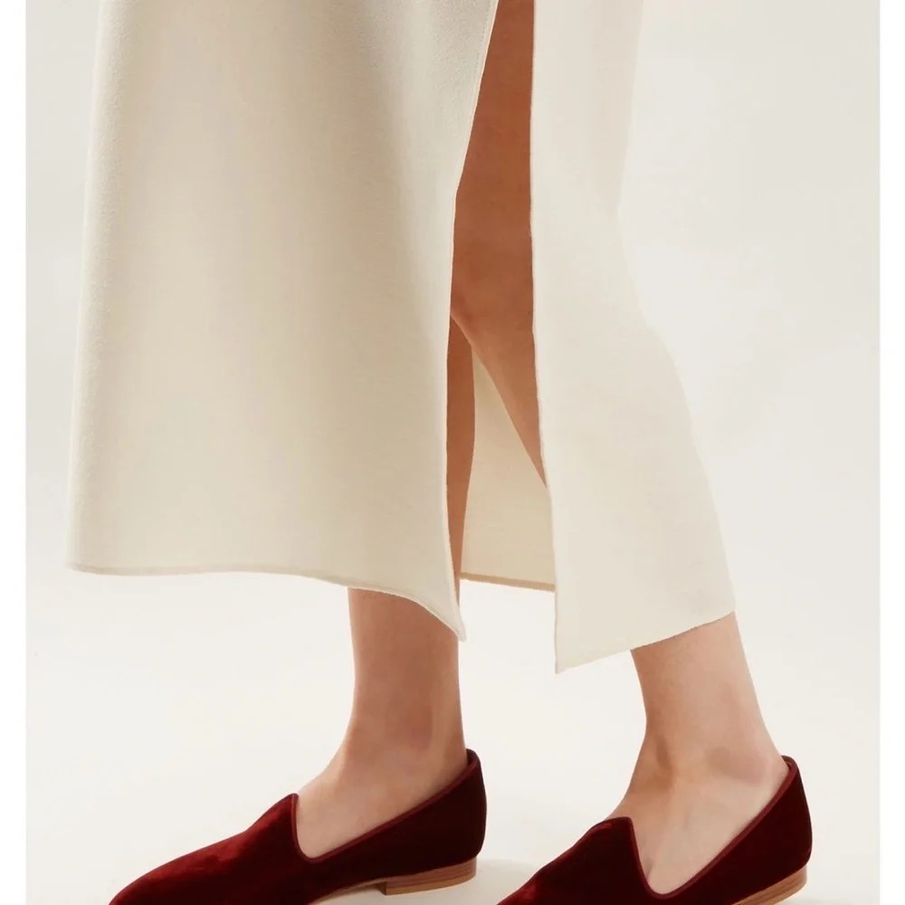 Le Monde Beryl Women's Elegant Red Velvet Loafers - Picture 2 of 12